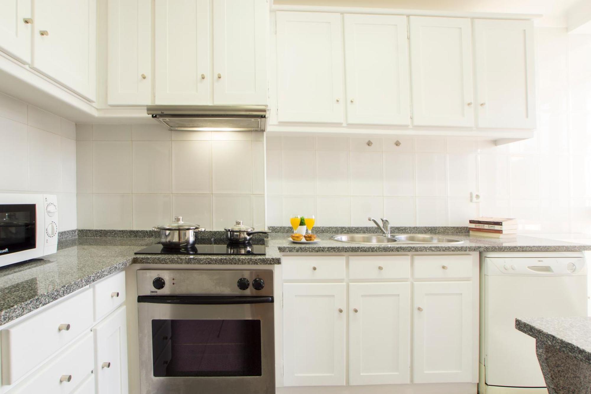 Sunny 4 Bedroom Apartment - With View Coimbra Exterior photo