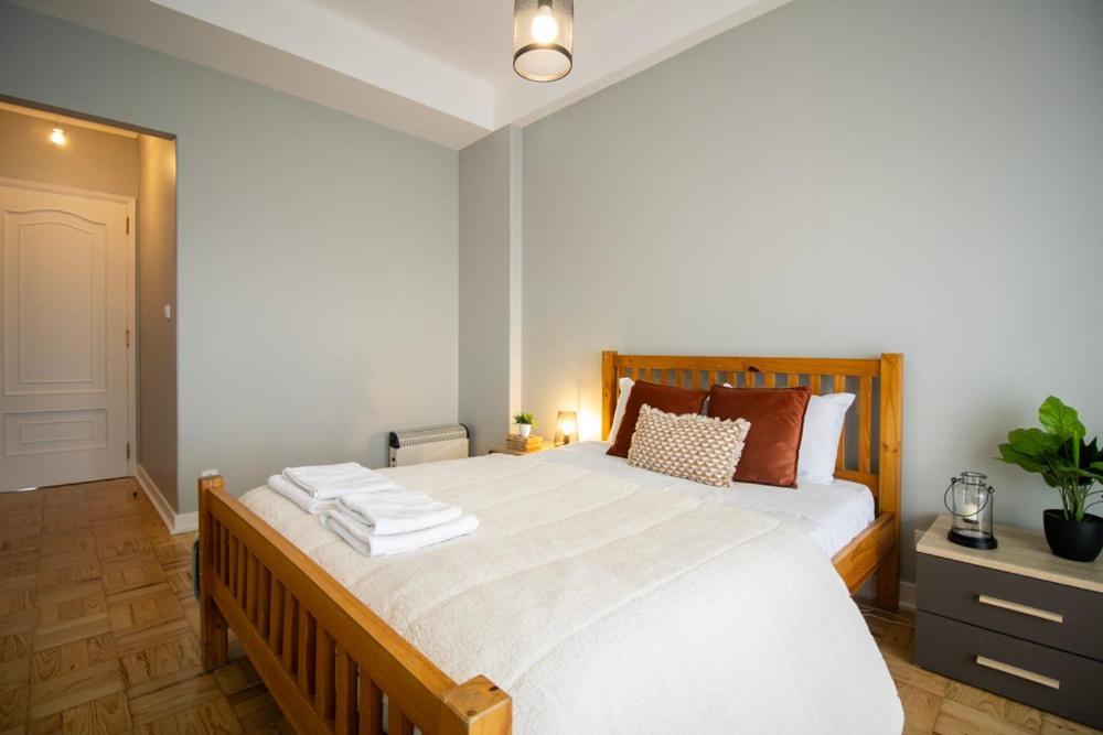 Sunny 4 Bedroom Apartment - With View Coimbra Exterior photo